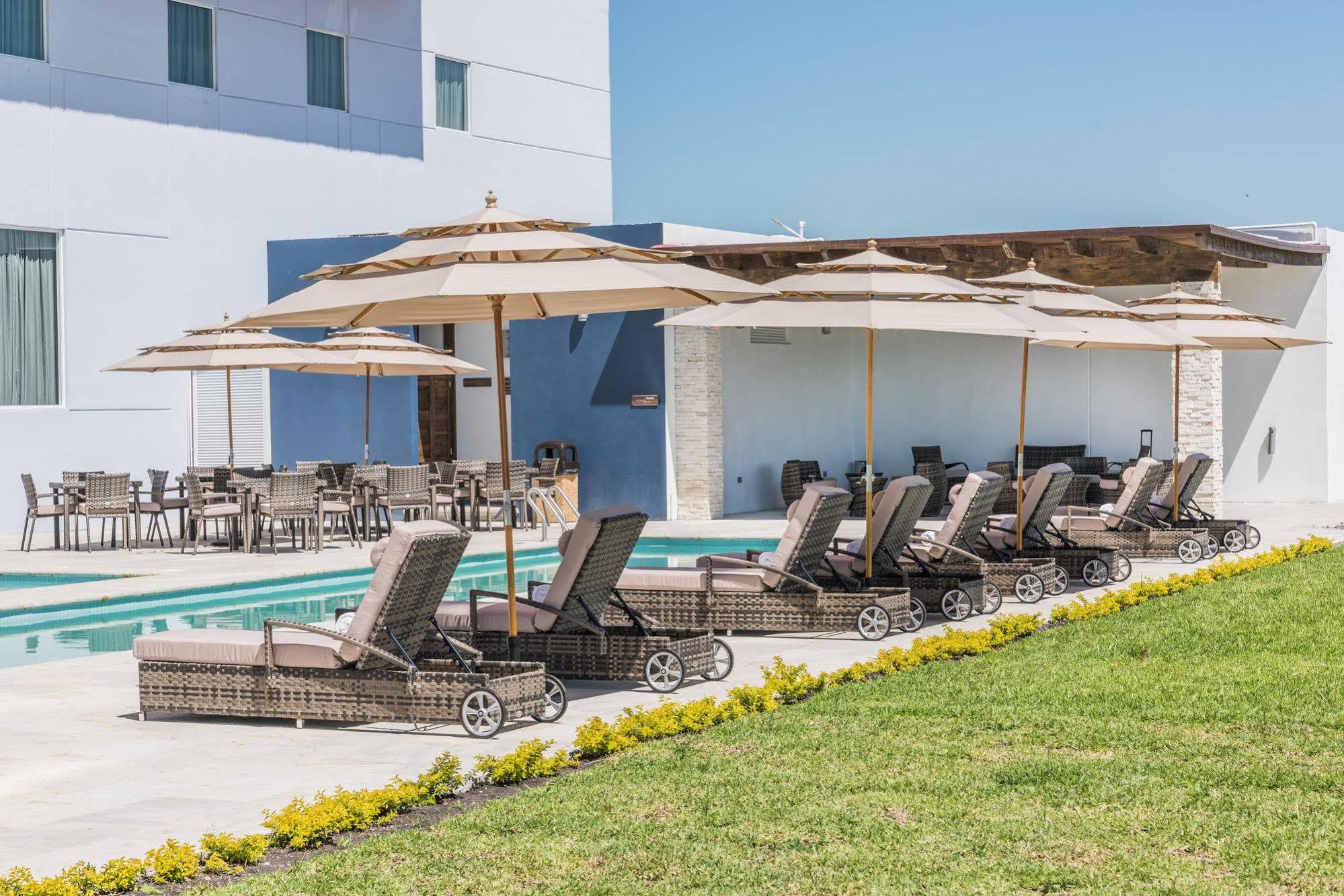 Hampton Inn & Suites By Hilton Salamanca Bajio מראה חיצוני תמונה