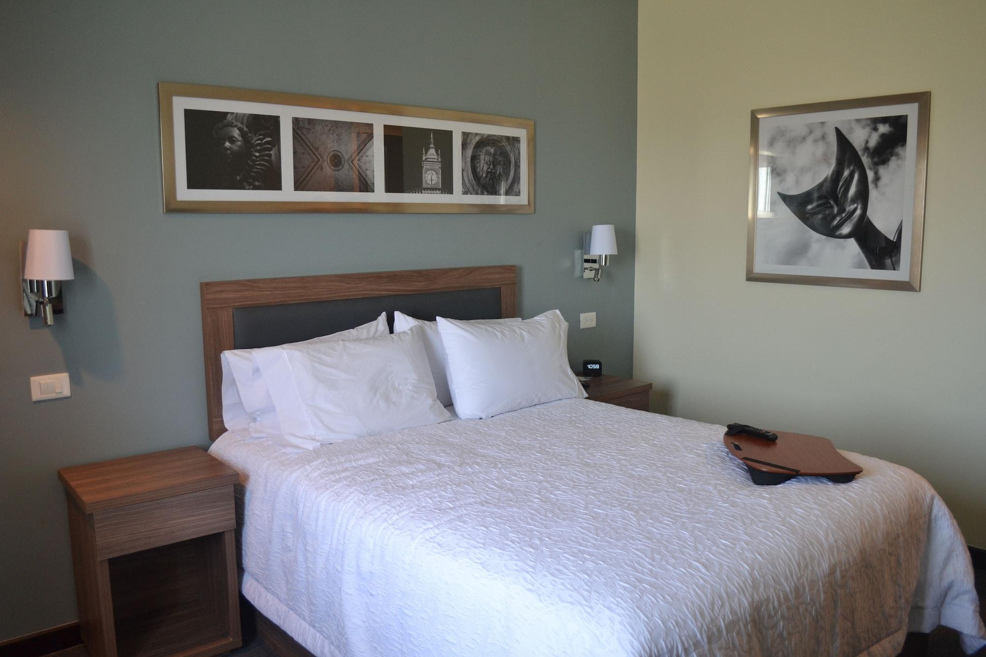 Hampton Inn & Suites By Hilton Salamanca Bajio מראה חיצוני תמונה
