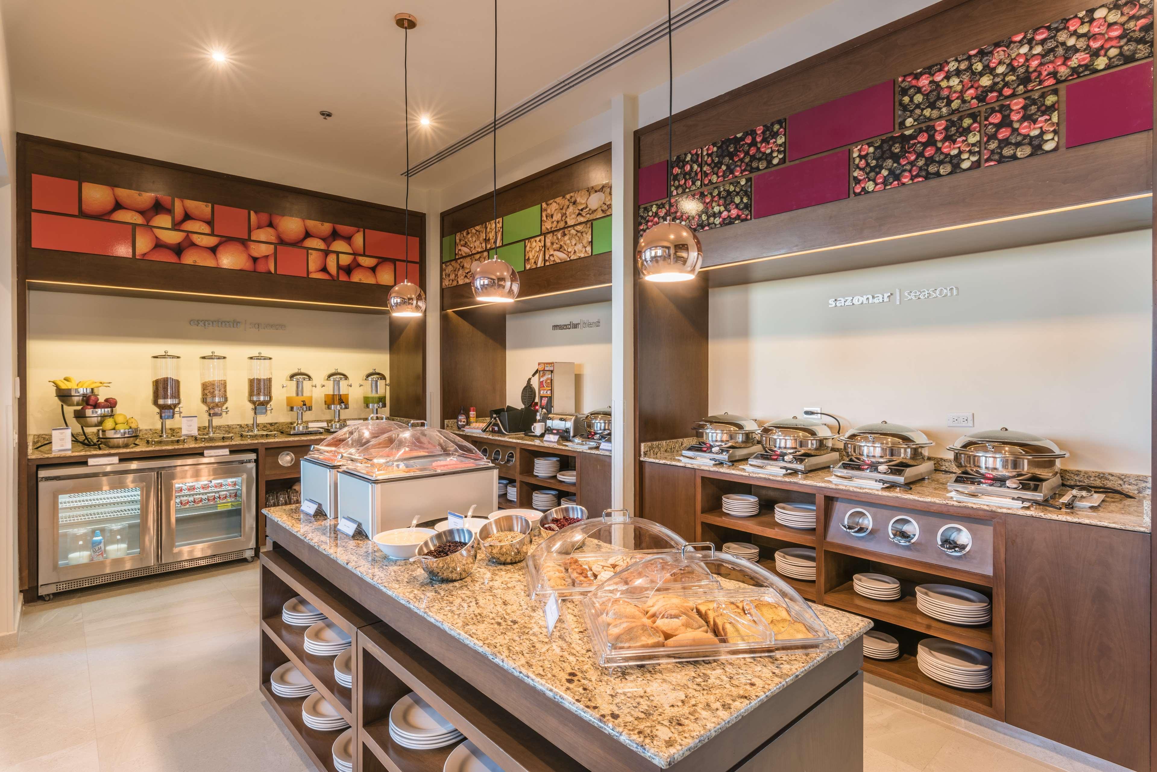 Hampton Inn & Suites By Hilton Salamanca Bajio מראה חיצוני תמונה