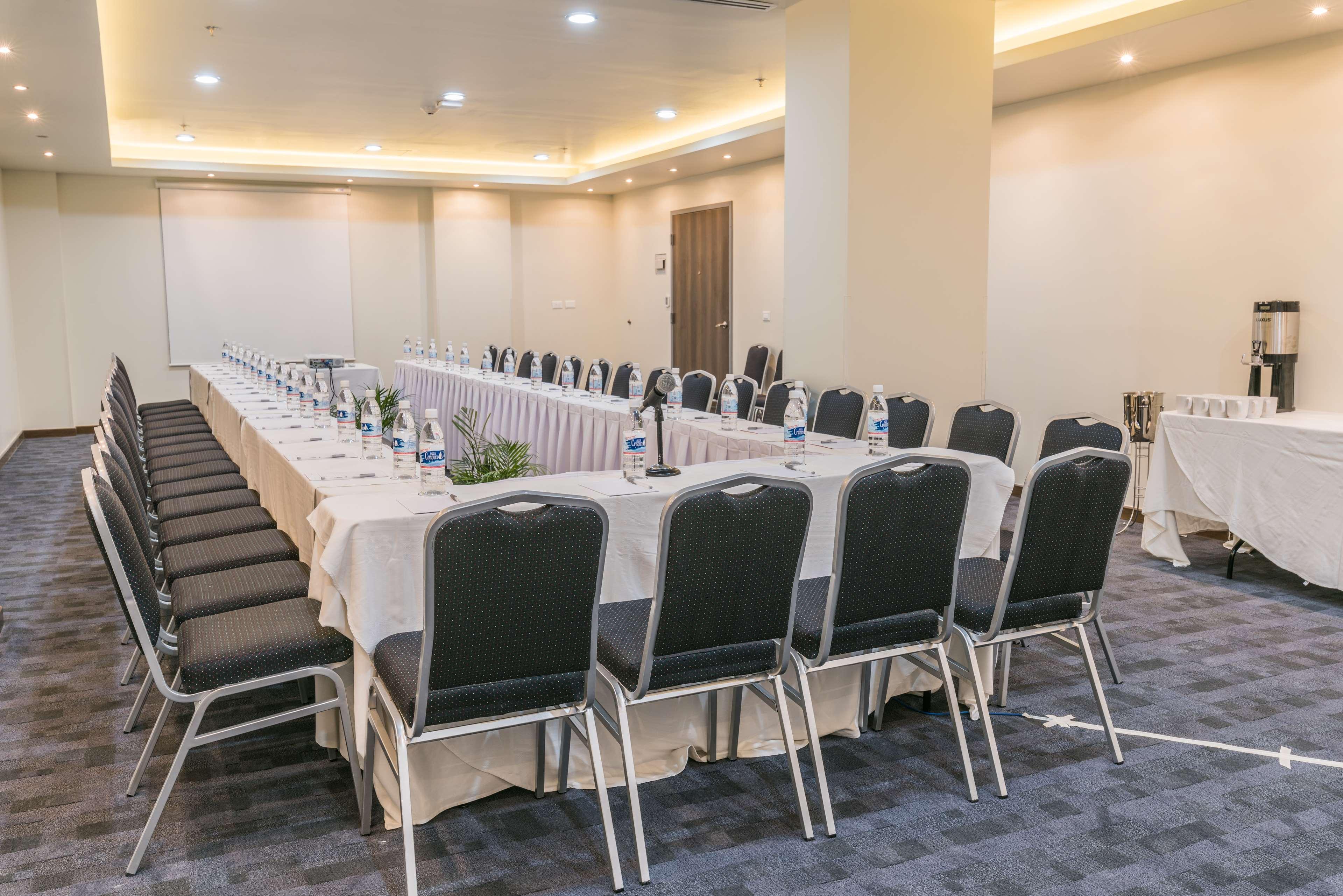 Hampton Inn & Suites By Hilton Salamanca Bajio מראה חיצוני תמונה