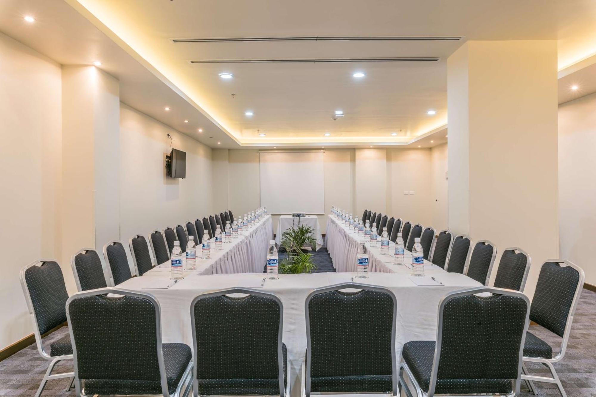 Hampton Inn & Suites By Hilton Salamanca Bajio מראה חיצוני תמונה
