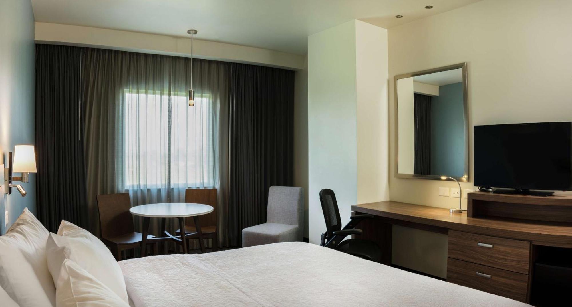 Hampton Inn & Suites By Hilton Salamanca Bajio מראה חיצוני תמונה