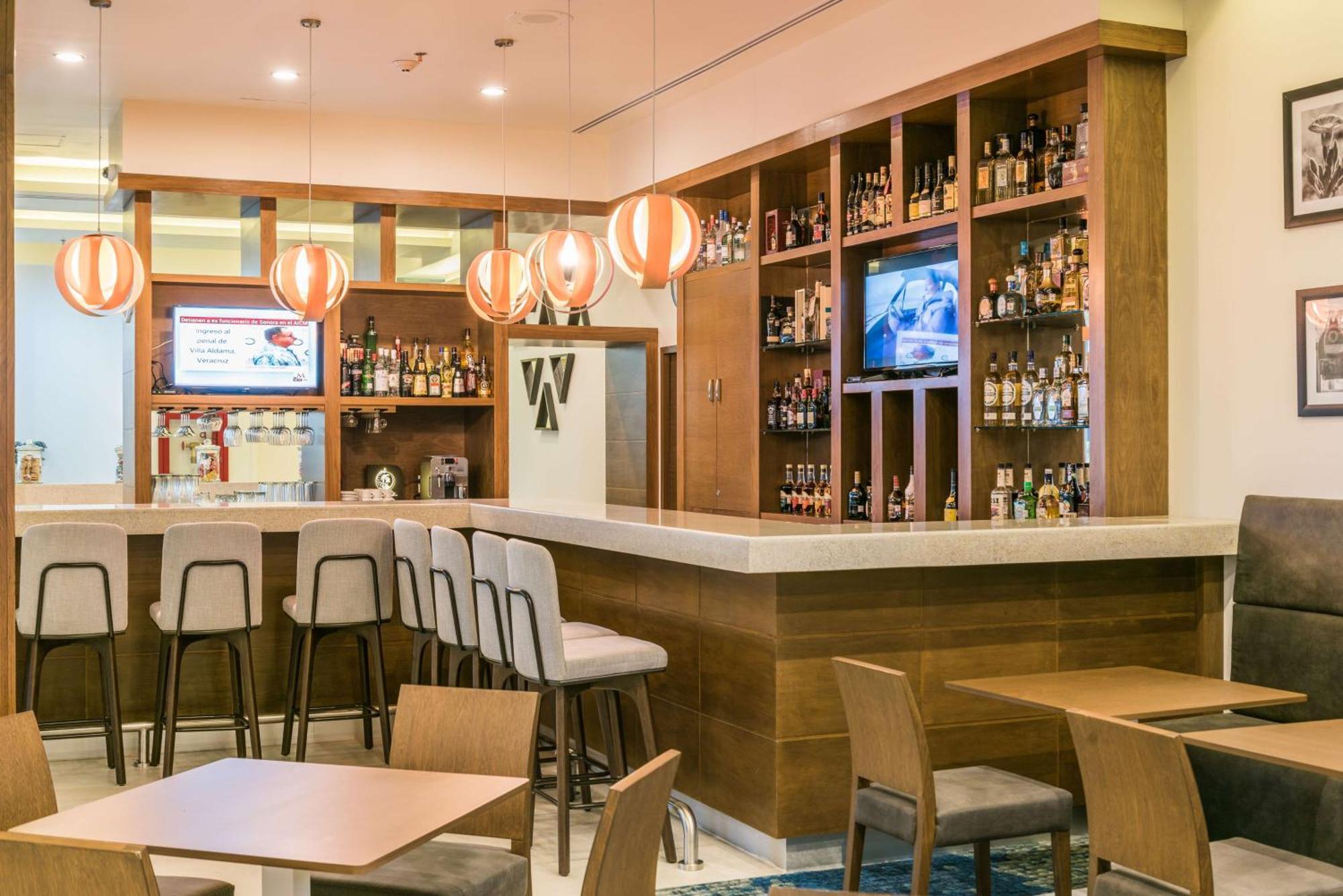 Hampton Inn & Suites By Hilton Salamanca Bajio מראה חיצוני תמונה