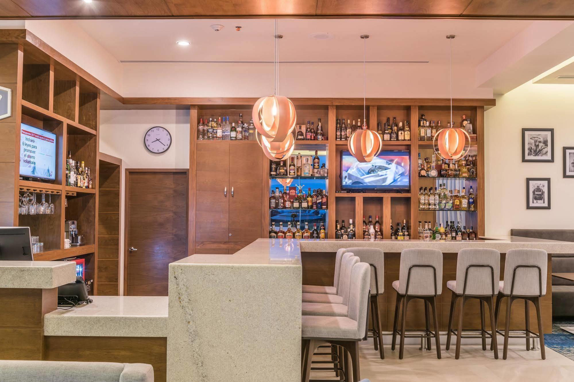 Hampton Inn & Suites By Hilton Salamanca Bajio מראה חיצוני תמונה